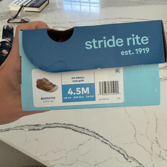Stride rite size 4.5 adalyn rose gold - Picture 5 of 5